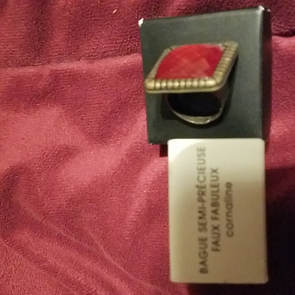 Avon ring - Picture 2 of 2